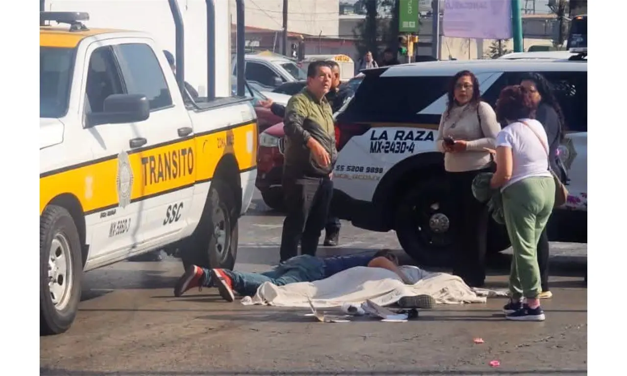  Mujer muere al ser atropellada frente a su hija mientras cruzaban la calle en Azcapotzalco 
