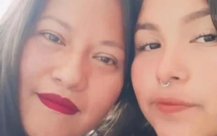 Ximena junto a su madre. Especial.