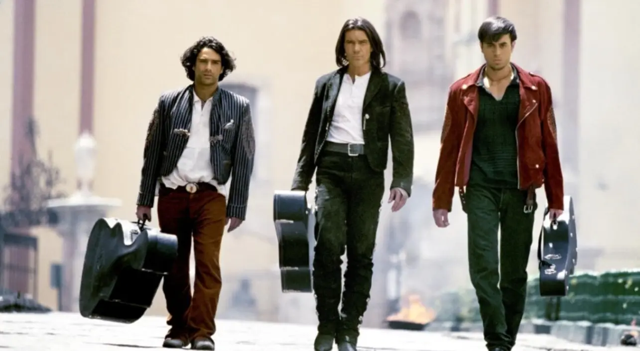 La cinta protagonizada por Antonio Banderas y Johnny Depp utilizó escenarios de algunas ciudades coloniales como Querétaro, San Miguel de Allende y Guanajuato.