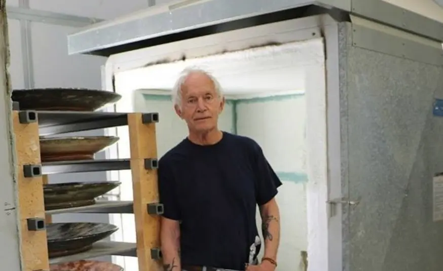 Ahora tiene 85 años y es padre de 2 hijas. En los últimos años ha participado en series como 'The Blacklist'.