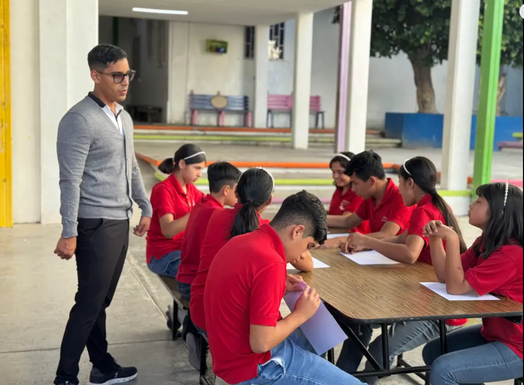 Durante su breve tiempo en el cargo, trabajó incansablemente para promover políticas inclusivas y apoyó diversas causas sociales. Facebook.