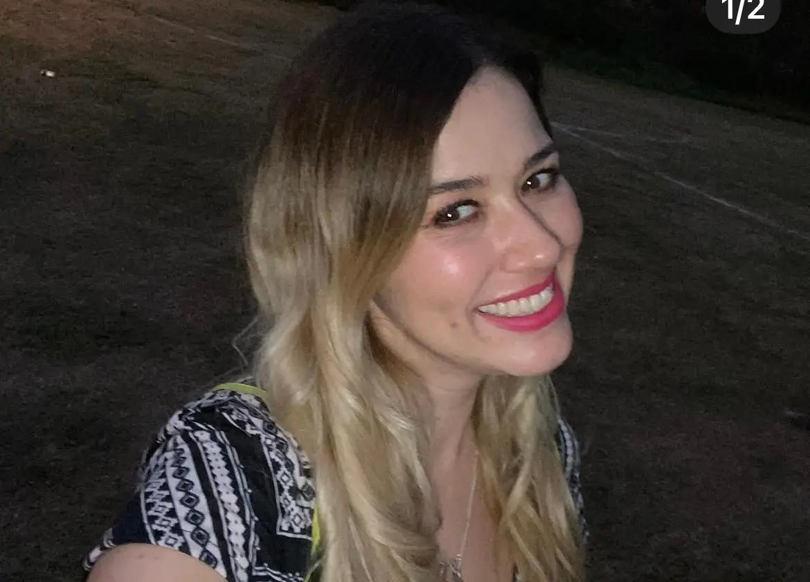 En 2002 inició su carrera como conductora en el programa de concursos 'Vida TV'.