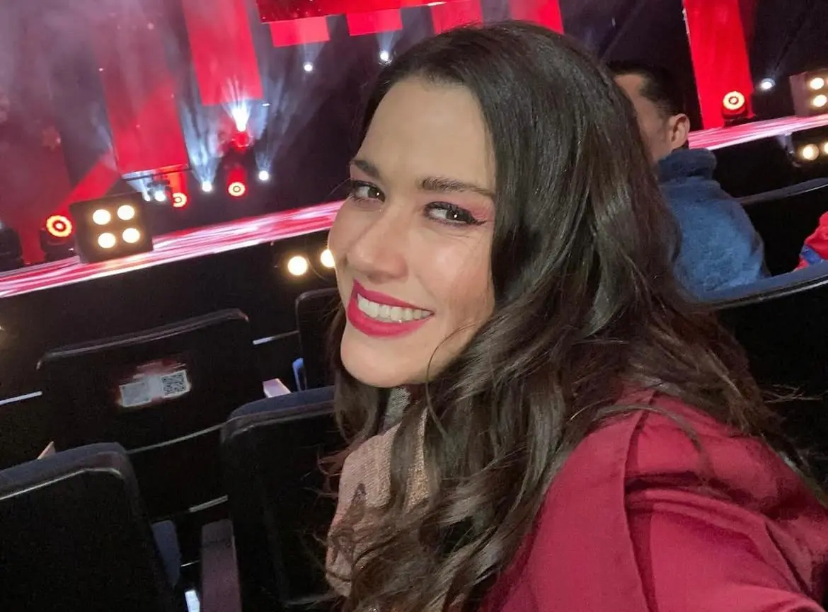 Se formó desde la infancia en actuación, canto y baile en el Centro de Educación Artística de Televisa (CEA).