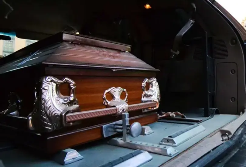 La víctima perdió la vida por herida de bala en la cabeza y durante su traslado al Semefo sujetos armados robaron su cuerpo. La víctima perdió la vida por herida de bala en la cabeza y durante su traslado al Semefo sujetos armados robaron su cuerpo.