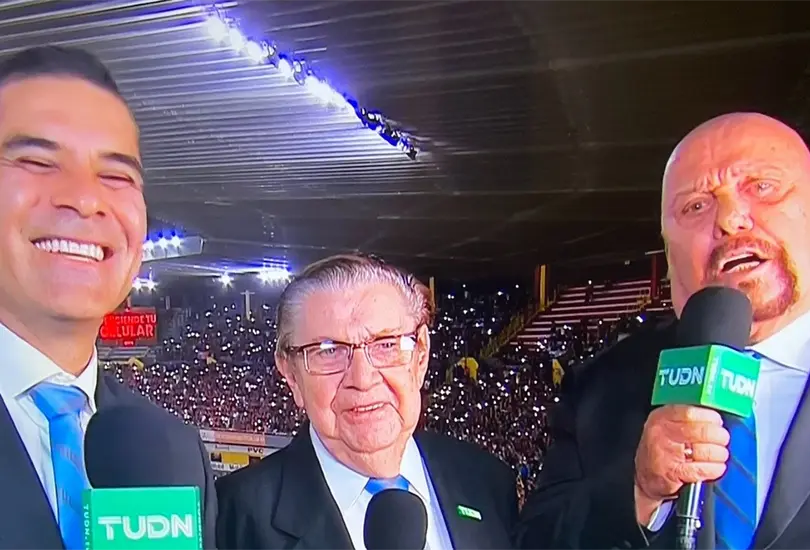 Roberto Guerrero y El Perro Bermudez Roberto Guerrero y El Perro Bermudez