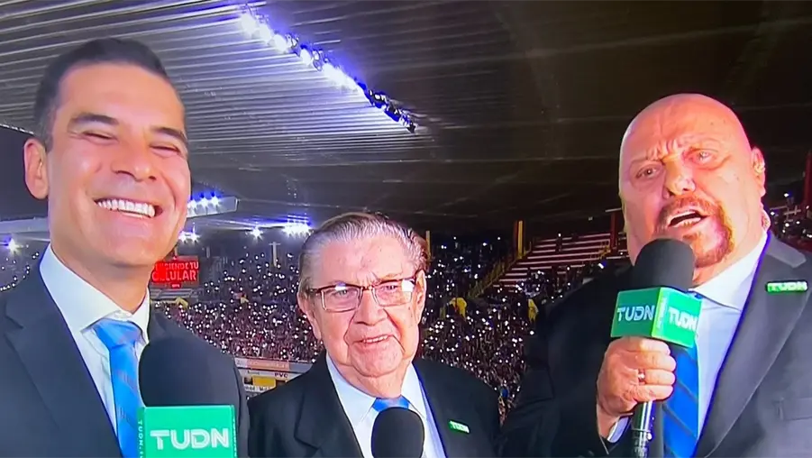 Reportan grave a comentarista de Televisa; El Perro Berm&uacute;dez pide oraciones