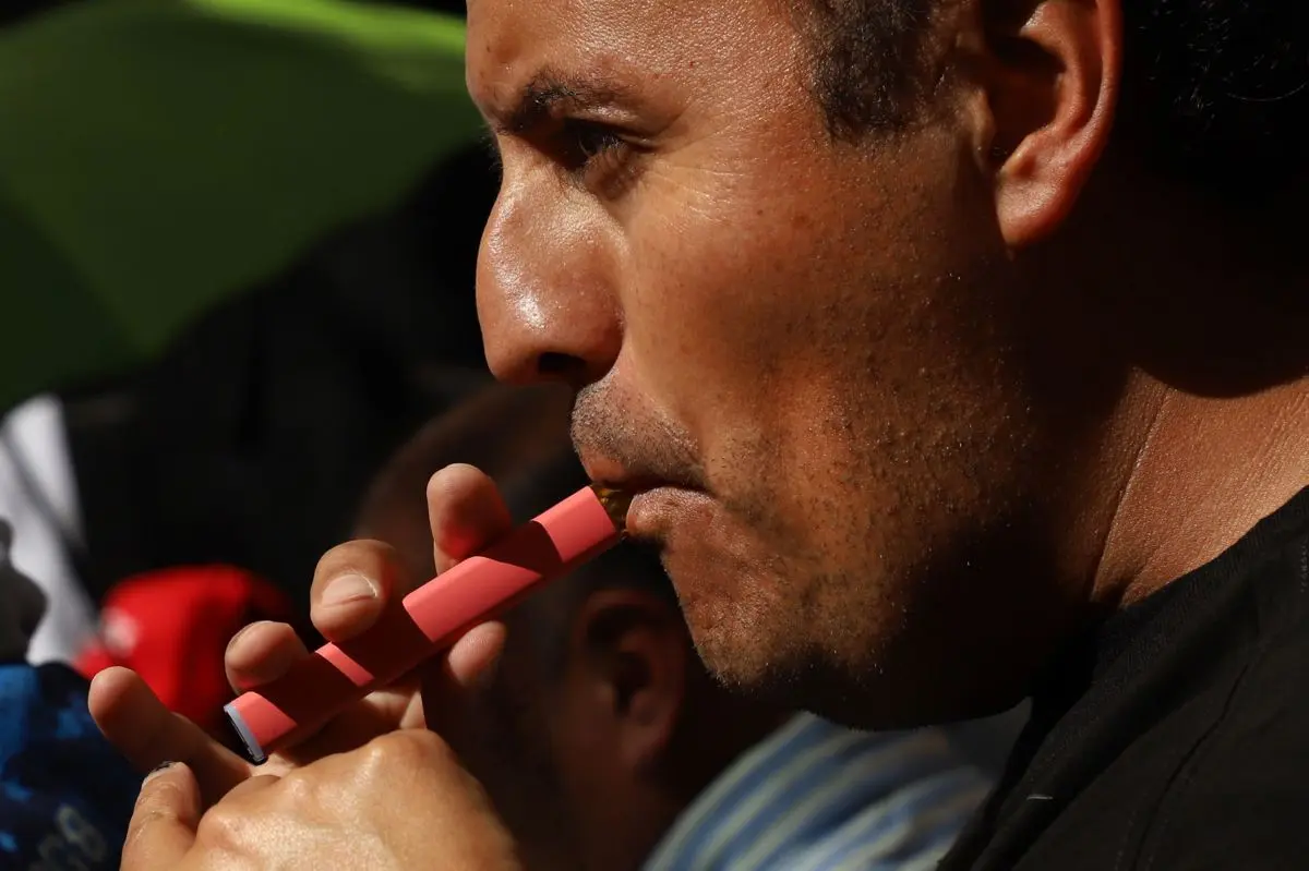 De acuerdo con lo aprobado, poseer o consumir un vapeador no será motivo de cárcel ni multa. Cuartoscuro.