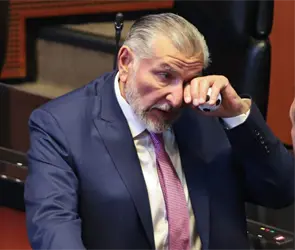 "Hace uno el esfuerzo": Ad&aacute;n Augusto revela que pagar&aacute; con sus ahorros los libros que regal&oacute;; gast&oacute; millones