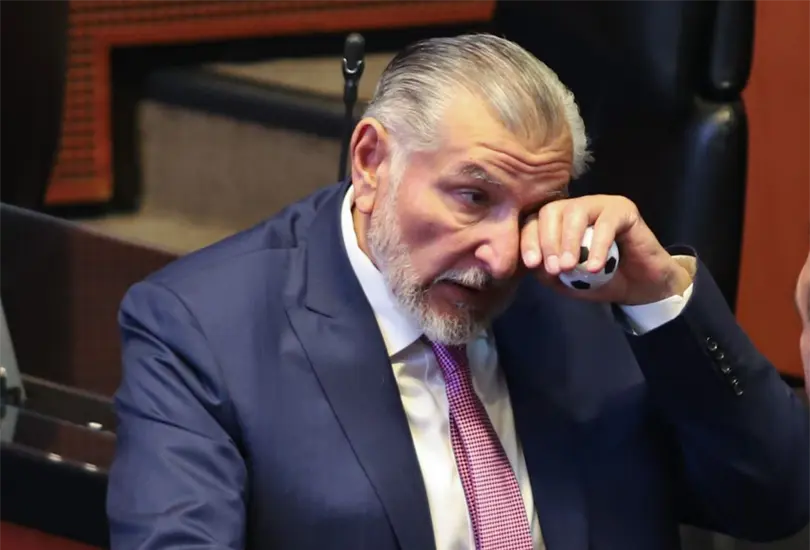 Negó cualquier intención de incrementar las regalías del expresidente y defendió la acción como un gesto para difundir la obra.