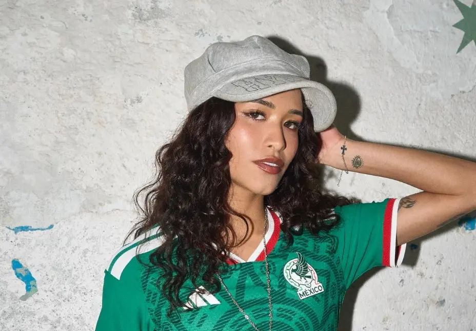 Es hija del actor y comediante Omar Chaparro. Ha protagonizado series como 'Rebelde' y 'Como agua para chocolate'. Es hija del actor y comediante Omar Chaparro. Ha protagonizado series como 'Rebelde' y 'Como agua para chocolate'.