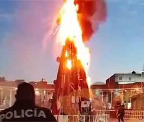 Queman &aacute;rbol de Navidad de Zit&aacute;cuaro por muerte de la joven &Aacute;ngeles Esquivel; oficial de tr&aacute;nsito la habr&iacute;a asesinado