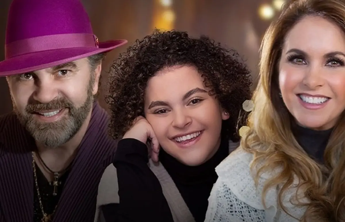 Es hija de Lucero y Manuel Mijares. Comenzó su carrera musical haciendo presentaciones con sus padres. Es hija de Lucero y Manuel Mijares. Comenzó su carrera musical haciendo presentaciones con sus padres.