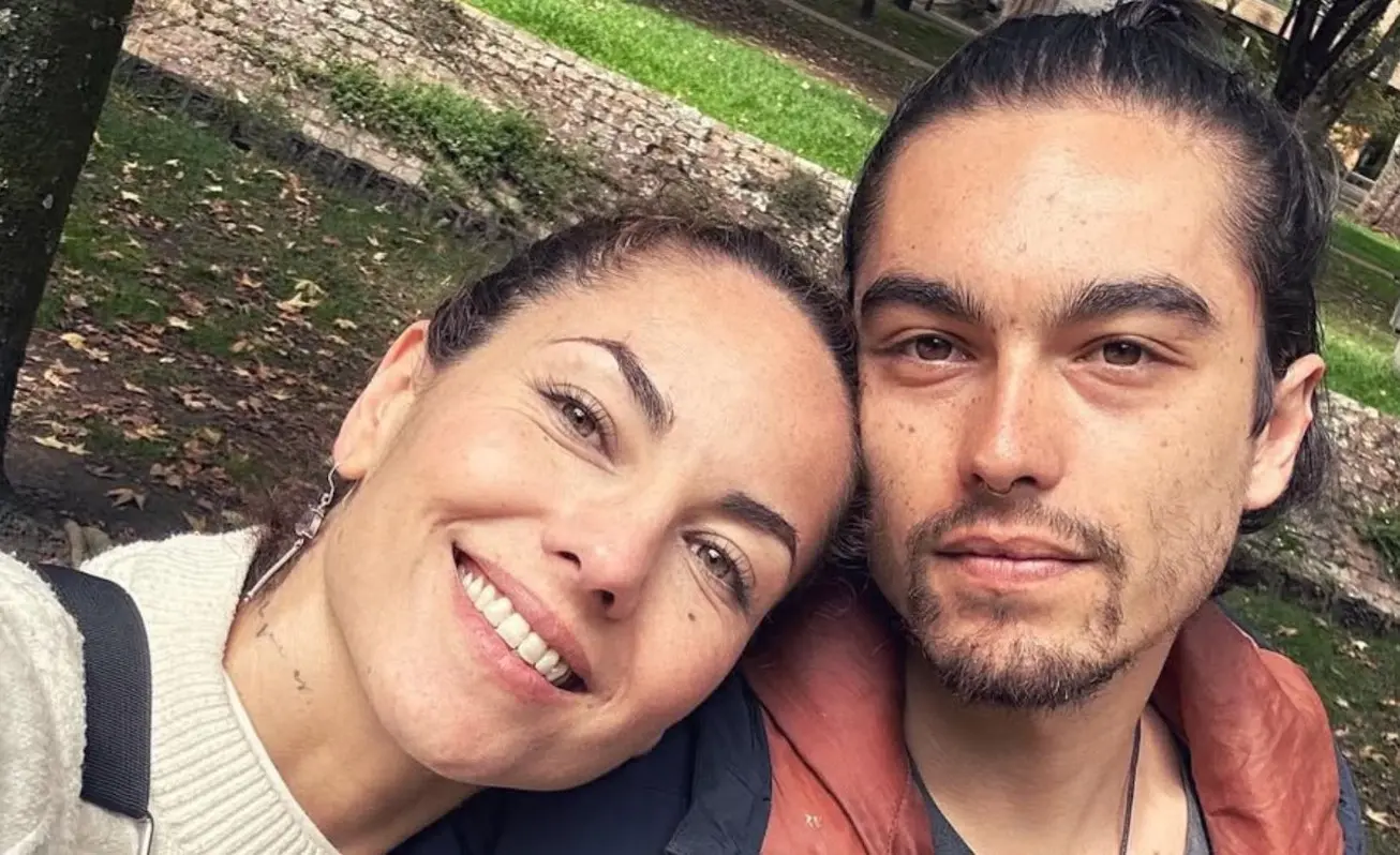 Es hijo de Bárbara Mori y Sergio Mayer. Ha probado suerte como actor y cantante; recientemente incursionó en los reality shows con 'La Granja VIP'. Es hijo de Bárbara Mori y Sergio Mayer. Ha probado suerte como actor y cantante; recientemente incursionó en los reality shows con 'La Granja VIP'.