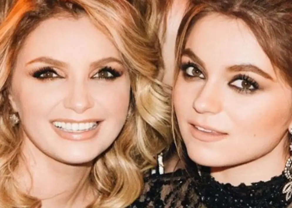 Es hija de la actriz Angélica Rivera y del productor José Alberto Castro. Pese a la fama de sus padres, asegura que no recibió ayuda. Es hija de la actriz Angélica Rivera y del productor José Alberto Castro. Pese a la fama de sus padres, asegura que no recibió ayuda.