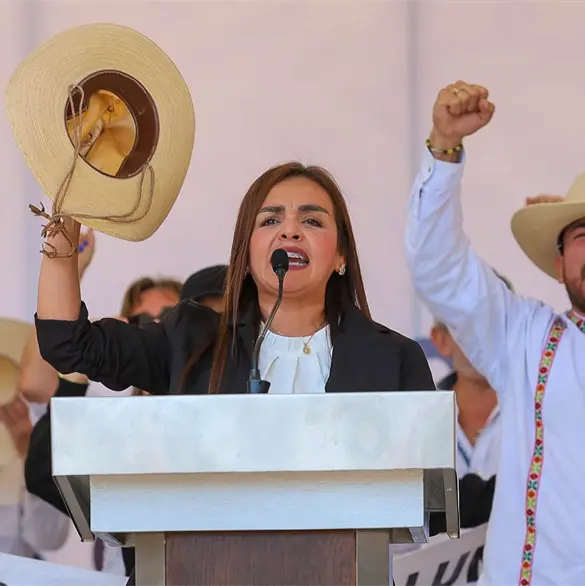 "No queremos que estén aquí": Grecia Quiroz solicita a Harfuch no enviar policías que extorsionen a la gente de Uruapan "No queremos que estén aquí": Grecia Quiroz solicita a Harfuch no enviar policías que extorsionen a la gente de Uruapan