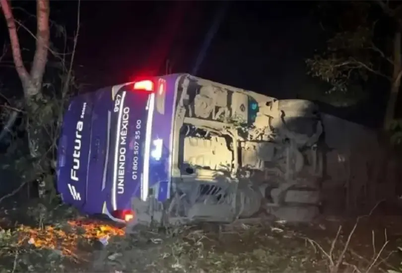 Autobús cae a un barranco en Hidalgo y deja cinco muertos y decenas de heridos. Autobús cae a un barranco en Hidalgo y deja cinco muertos y decenas de heridos.