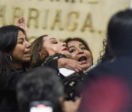 "Ya su&eacute;ltala": Difunden nuevo video de la pelea en el Congreso de la CDMX