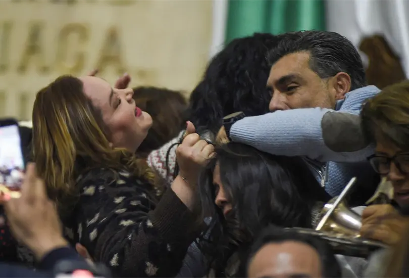 El momento de la pelea en el Congreso de la CDMX. El momento de la pelea en el Congreso de la CDMX.