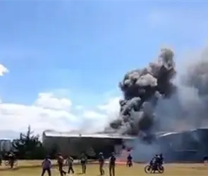 Se desploma avioneta cerca del Aeropuerto de Toluca; habr&iacute;a personas fallecidas