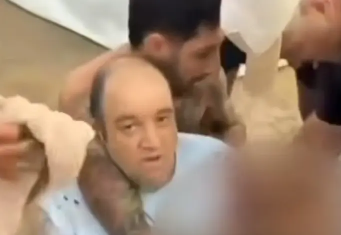 El héroe de Bondi Beach es Ahmad, es padre de dos hijos y dueño de una frutería en Sydney. Especial