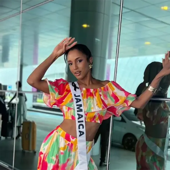 Miss Jamaica reaparece en silla de ruedas tras fuerte caída en Miss Universo Miss Jamaica reaparece en silla de ruedas tras fuerte caída en Miss Universo