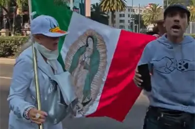 "Soy racista y tengo derecho a serlo": Exhiben a acompañante de Laura Zapata en marcha de la Generación Z "Soy racista y tengo derecho a serlo": Exhiben a acompañante de Laura Zapata en marcha de la Generación Z