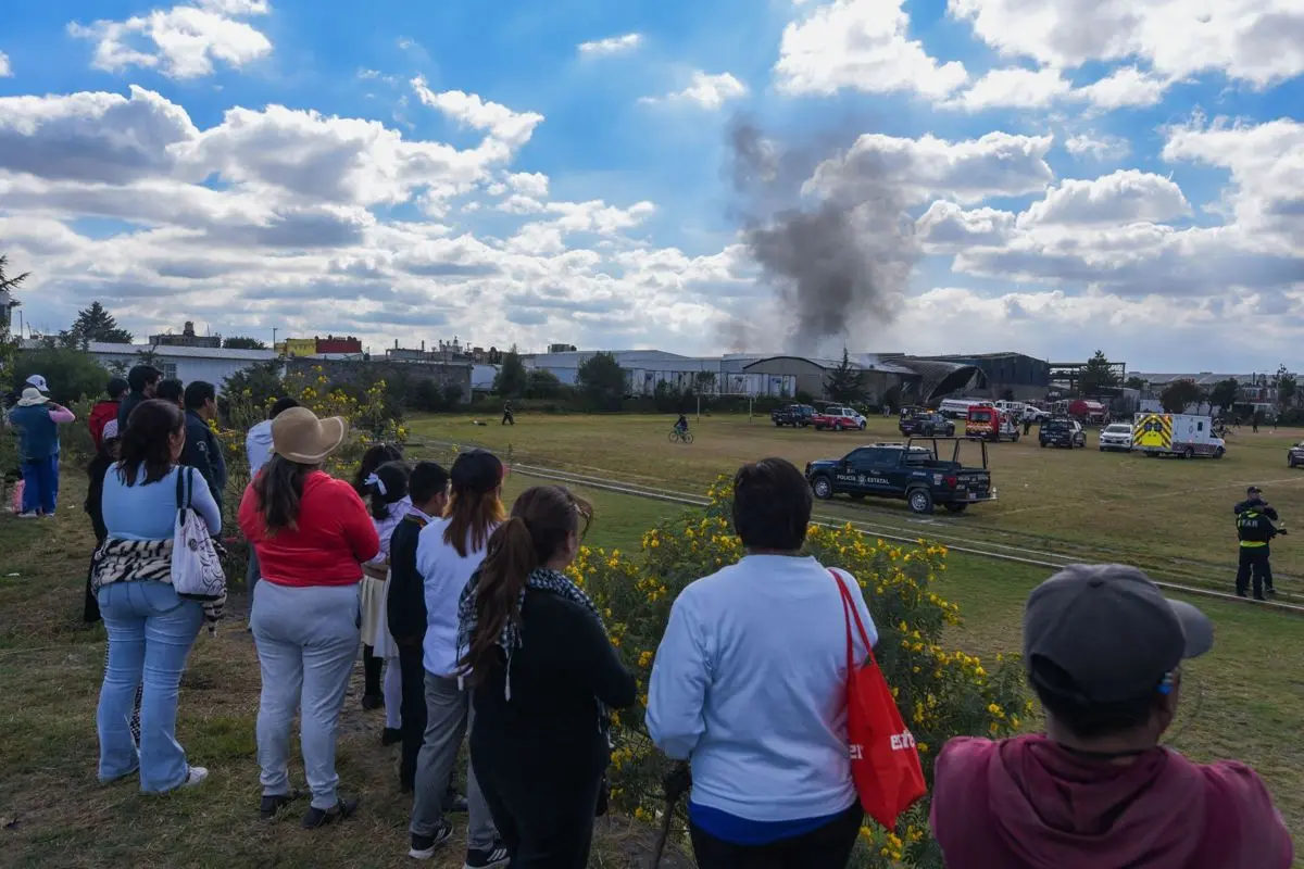 La avioneta se estrelló contra un taller de reparación de tráileres ubicado a casi seis kilómetros del Aeropuerto de Toluca. Cuartoscuro.