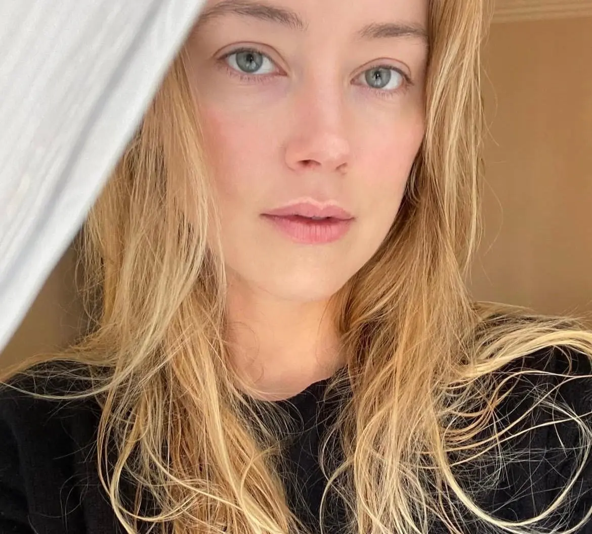 Posteriormente se mudó a Madrid, donde reside actualmente.