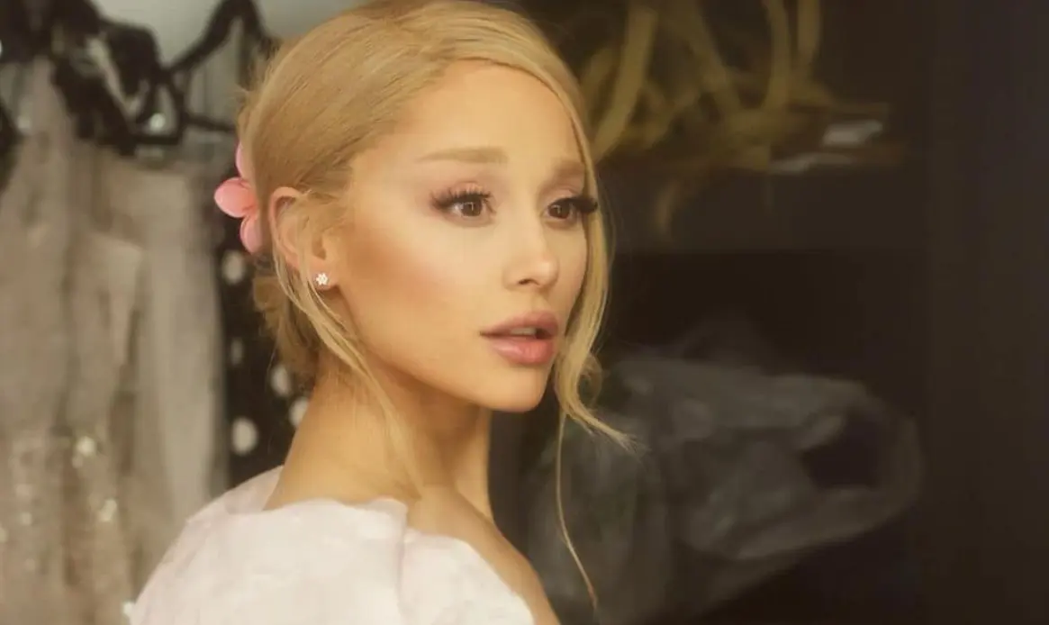 A pesar de su éxito profesional, en los últimos meses ha causado preocupación entre sus fans por su gran pérdida de peso. A pesar de su éxito profesional, en los últimos meses ha causado preocupación entre sus fans por su gran pérdida de peso.