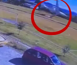 Revelan nuevo video del momento exacto en que avioneta se estrella contra el piso en Toluca Revelan nuevo video del momento exacto en que avioneta se estrella contra el piso en Toluca