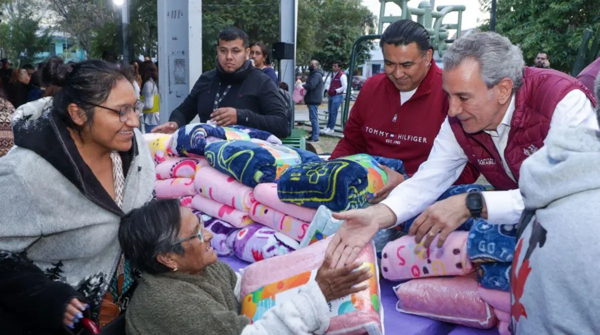 También se hizo entrega de cobijas. Gobierno de la Ciudad.
