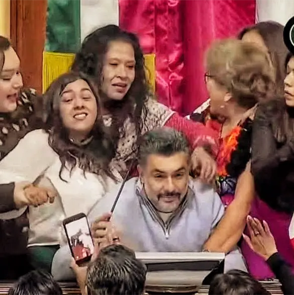 ¿Qué provocó la pelea en el Congreso de la CDMX? Gritos y empujones en el Pleno ¿Qué provocó la pelea en el Congreso de la CDMX? Gritos y empujones en el Pleno