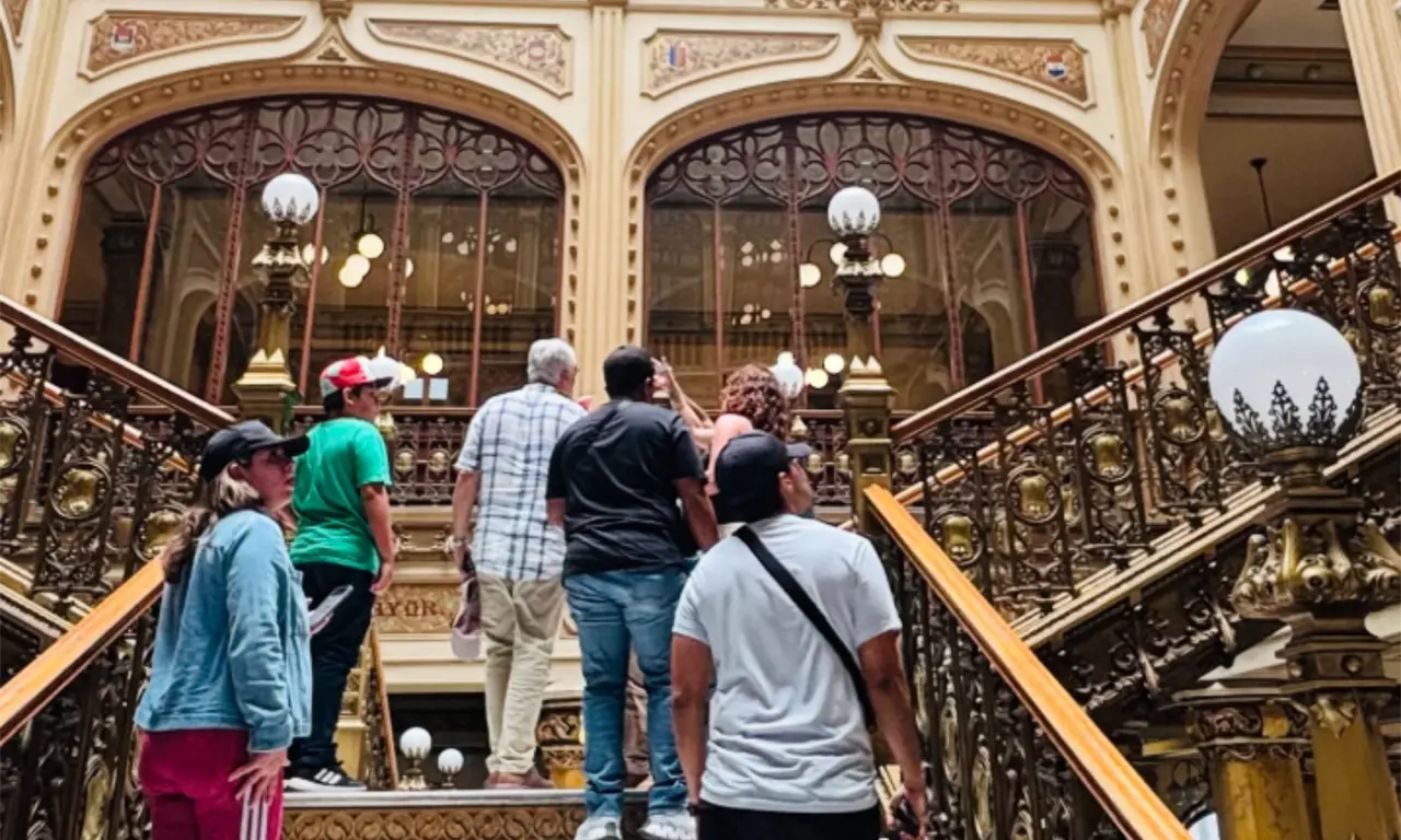  La propuesta combina arquitectura histórica, voces infantiles y un repertorio clásico que acompaña el cierre del año con un ambiente lleno de nostalgia y celebración. 