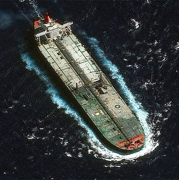 Trump lanza "bloqueo total" contra petroleros sancionados de Venezuela