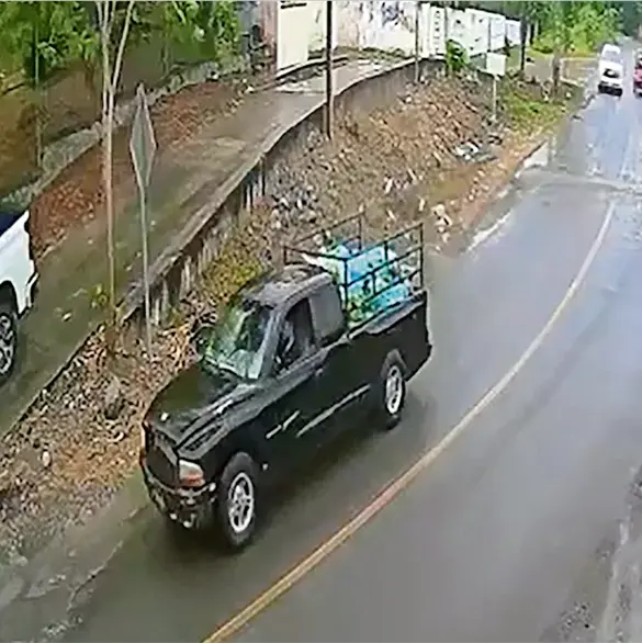 Coche bomba que explot&oacute; en Coahuayana fue activado a distancia; CJNG ser&iacute;a responsable