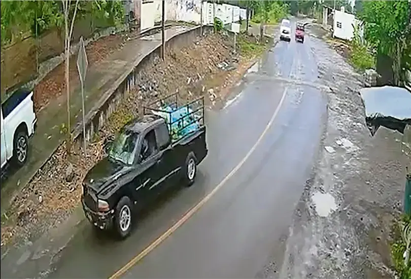 El fiscal general de Michoac&aacute;n, Carlos Torres Pi&ntilde;a, detall&oacute; que las indagatorias permitieron establecer el mecanismo utilizado para detonar el veh&iacute;culo.