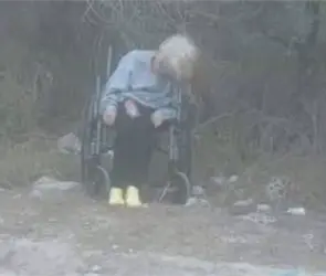 As&iacute; fue encontrada una abuelita en silla de ruedas que fue abandonada cerca de la carretera de Tamaulipas