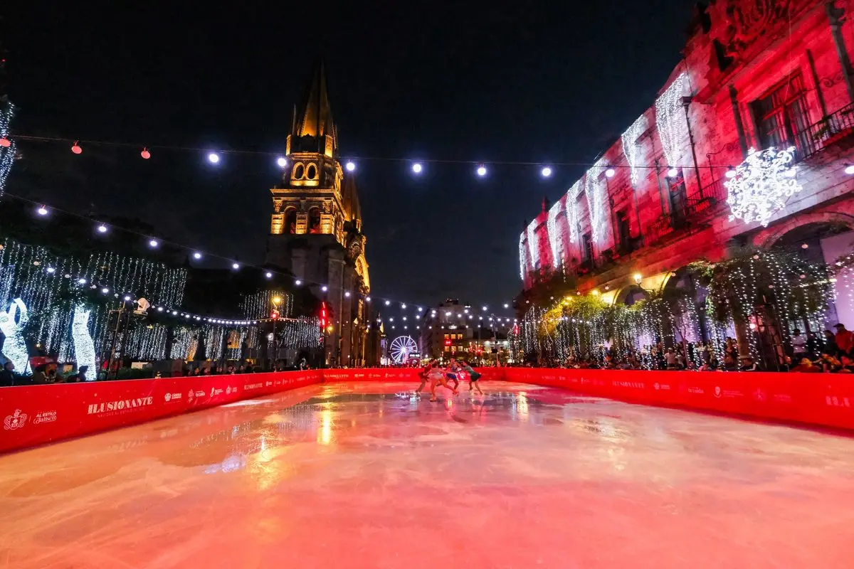 Pablo Lemus inaugura pista de hielo @PabloLemusN
