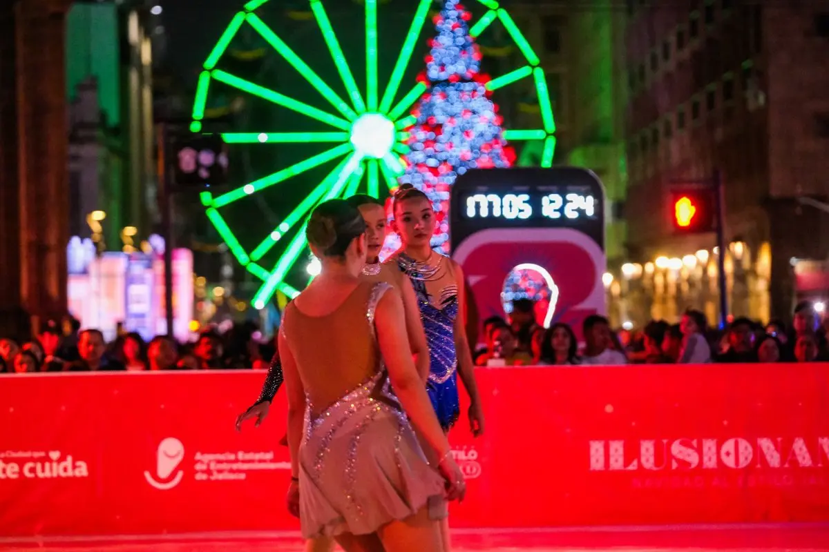 Pablo Lemus inaugura pista de hielo @PabloLemusN