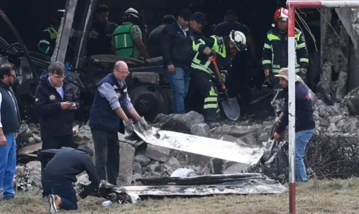  Tras el accidente aéreo que dejó 10 personas muertas en el Estado de México, autoridades avanzan en la investigación. 