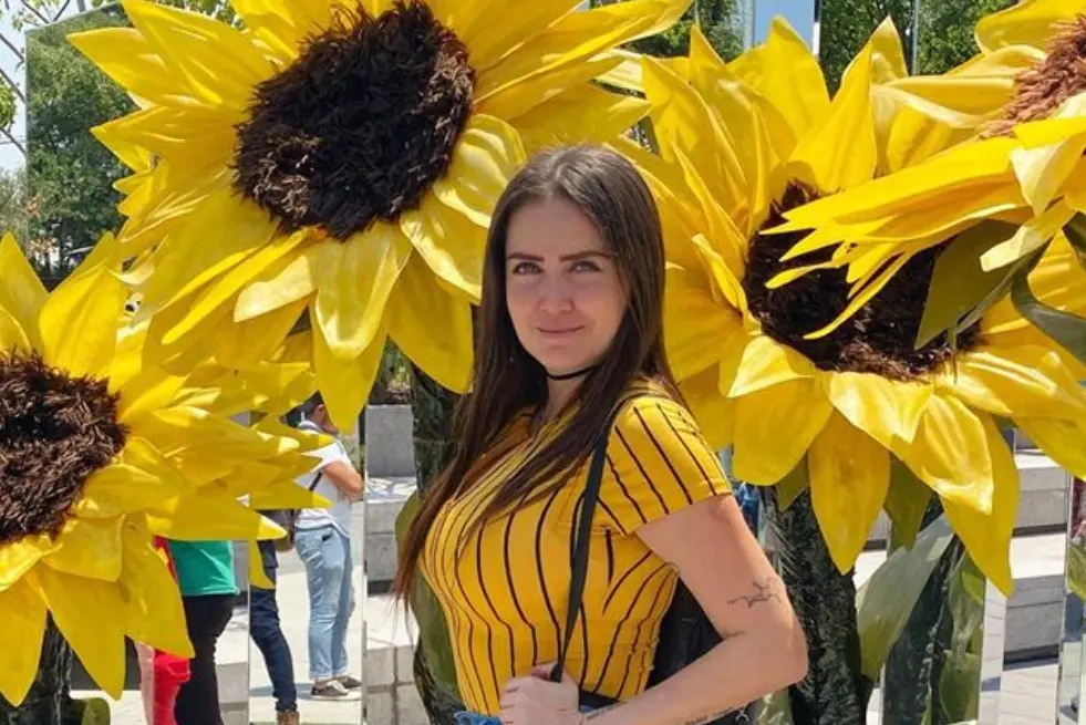 Adem&aacute;s, se consolid&oacute; como personalidad de televisi&oacute;n al participar en realities como 'Lucky Ladies' y 'Acapulco Shore'.