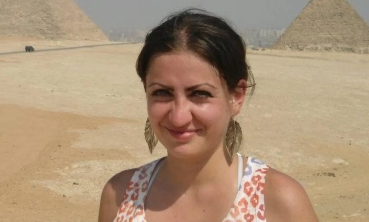 Durante su juventud, asist&iacute;a &uacute;nicamente como invitada a los eventos relacionados con la carrera de su padre.