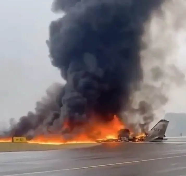Tras el siniestro, equipos de emergencia acudieron de inmediato al lugar. Captura de pantalla.