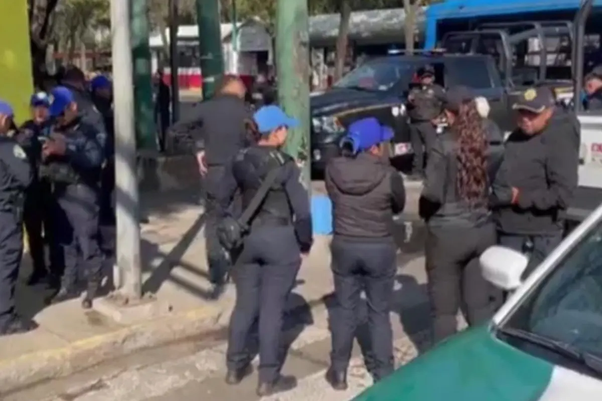  El ataque se registró a la altura de Eje 3 Sur Añil, en Iztacalco, lo que provocó una fuerte movilización policiaca y el cierre parcial de la circulación. 