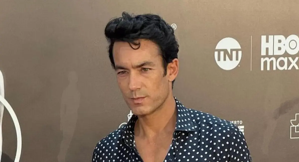 El actor mexicano prob&oacute; suerte en series estadounidenses como 'Pan Am' y 'Quantico', pero no logr&oacute; el &eacute;xito esperado y regres&oacute; a proyectos mexicanos.