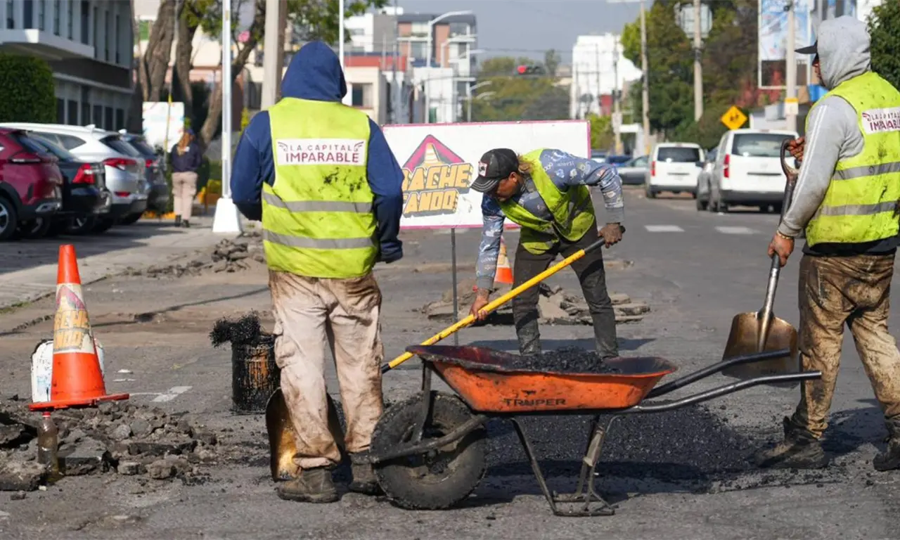  Así avanza el programa de bacheo en Puebla. 