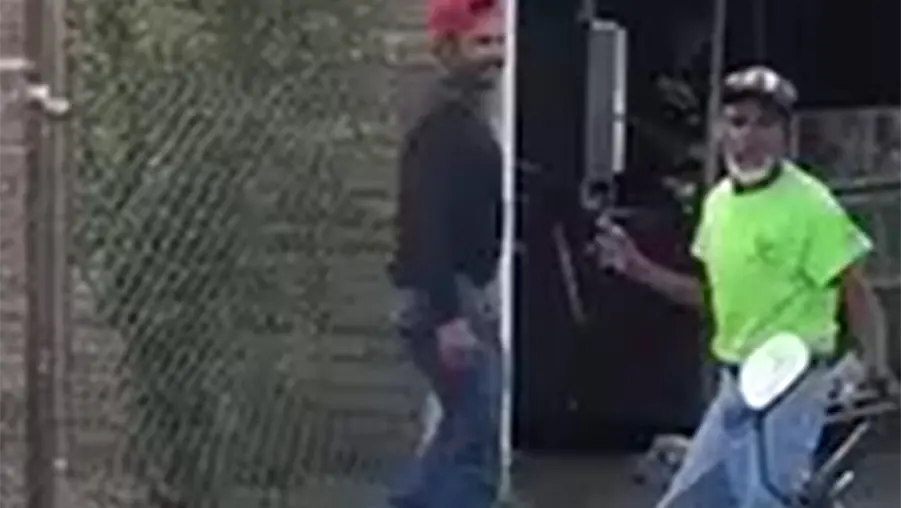 Golpean a abuelito en situaci&oacute;n de calle para grabarlo y subirlo a redes en Aguascalientes