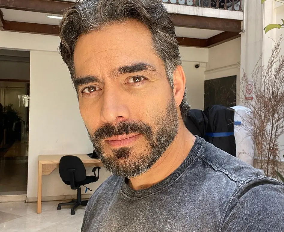 El actor mexicano confes&oacute; que &eacute;l tuvo que pagar por salir en su primera pel&iacute;cula de Hollywood y nunca se estren&oacute;. A pesar de su esfuerzo, no ha tenido el mismo &eacute;xito que en M&eacute;xico.<br>