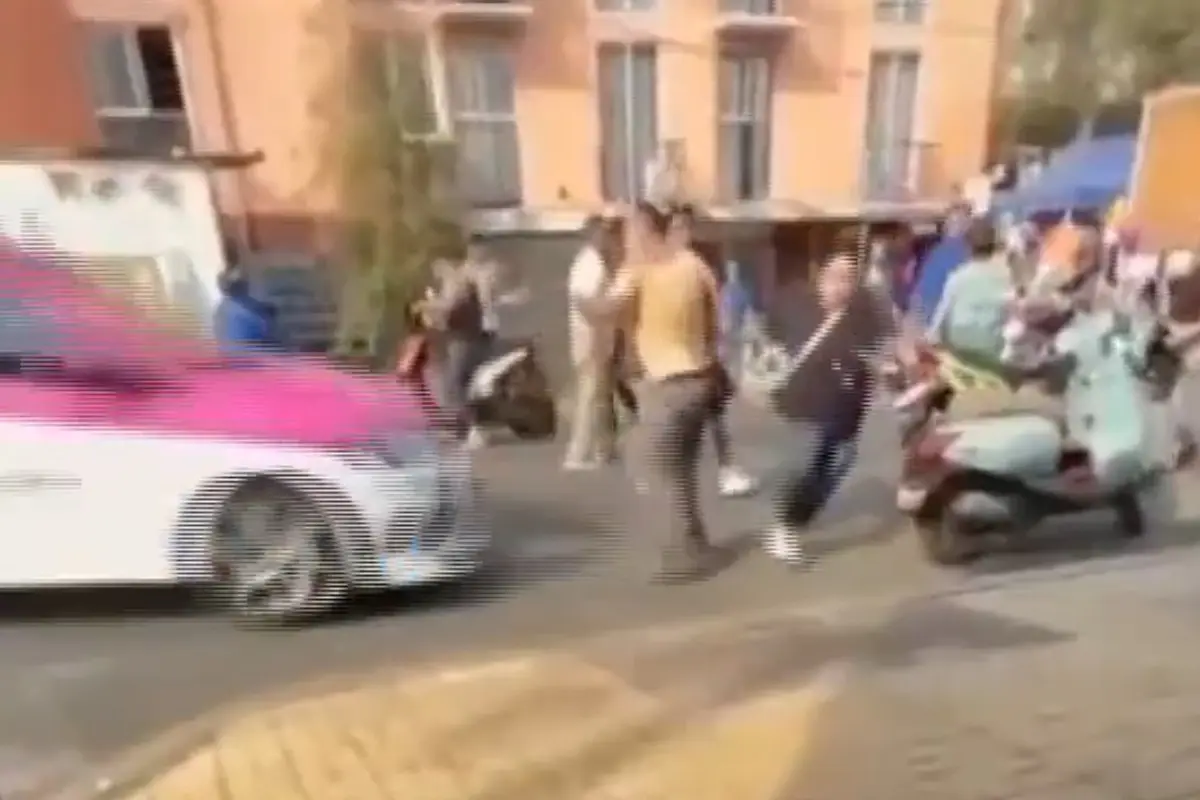  Taxista atropella a cuatro vecinos tras disputa por instalación eléctrica irregular en Venustiano Carranza 