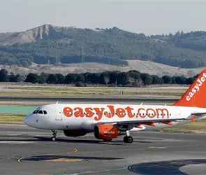 Intentan subir a un avi&oacute;n a una abuelita fallecida: dec&iacute;an que estaba dormida